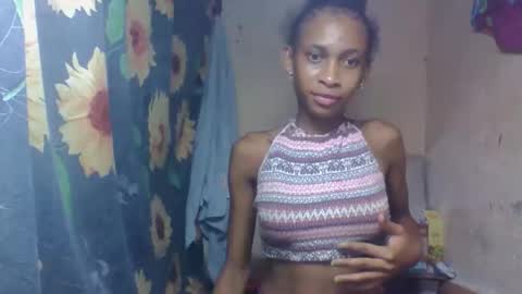 Snapshot of littleyanah chatting on 03/10/26, 08:25 yanah online show from 03/10/26, 08:25