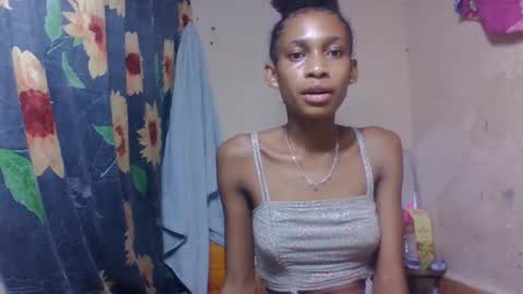 Snapshot of littleyanah chatting on 03/16/26, 07:29 yanah online show from 03/16/26, 07:29
