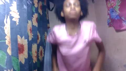 Snapshot of littleyanah chatting on 03/17/26, 07:33 yanah online show from 03/17/26, 07:33