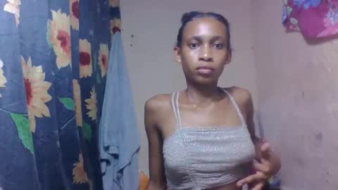 Snapshot of littleyanah chatting on 03/18/26, 10:02 yanah online show from 03/18/26, 10:02