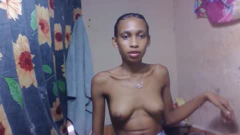 Snapshot of littleyanah chatting on 03/19/26, 10:19 yanah online show from 03/19/26, 10:19