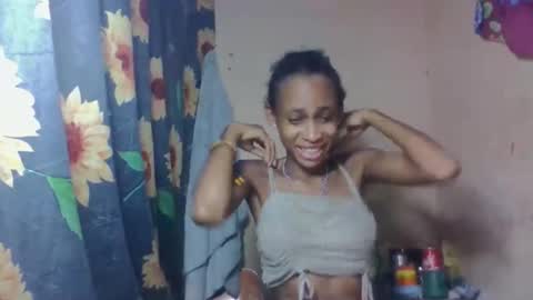 Snapshot of littleyanah chatting on 03/21/26, 09:25 yanah online show from 03/21/26, 09:25