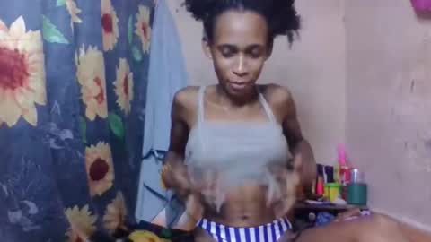 Snapshot of littleyanah chatting on 03/26/26, 10:21 yanah online show from 03/26/26, 10:21