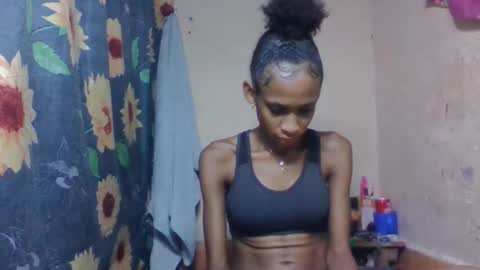 Snapshot of littleyanah chatting on 03/30/26, 06:31 yanah online show from 03/30/26, 06:31