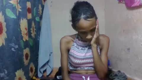 Snapshot of littleyanah chatting on 04/01/26, 08:15 yanah online show from 04/01/26, 08:15