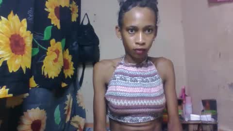 Snapshot of littleyanah chatting on 04/12/26, 02:27 yanah online show from 04/12/26, 02:27