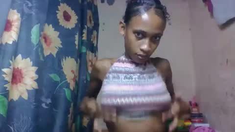 Snapshot of littleyanah chatting on 04/14/26, 05:46 yanah online show from 04/14/26, 05:46