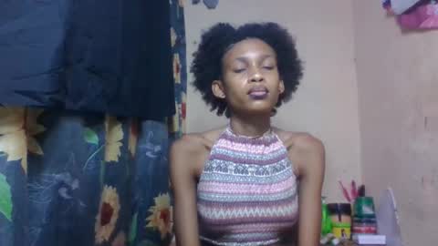Snapshot of littleyanah chatting on 04/15/26, 06:15 yanah online show from 04/15/26, 06:15