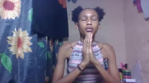 Snapshot of littleyanah chatting on 04/16/26, 08:04 yanah online show from 04/16/26, 08:04