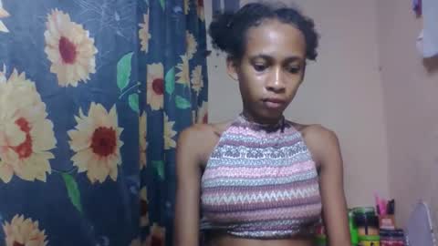 Snapshot of littleyanah chatting on 04/16/26, 11:29 yanah online show from 04/16/26, 11:29