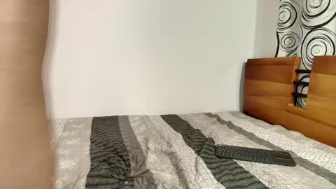 Snapshot of liu_mystik chatting on 03/04/25, 05:00 Liu help me to reach 100 thumps up daddy online show from 03/04/25, 05:00