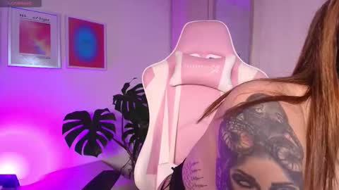 Junne liu online show from 11/26/25, 10:00