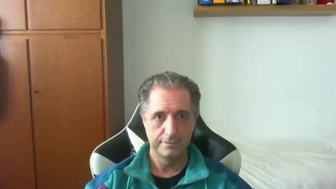 Snapshot of liuk53 chatting on 04/18/26, 01:59 liuk53 online show from 04/18/26, 01:59