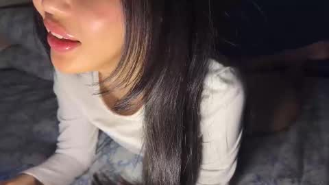 liuli_flower online show from 12/18/25, 03:51