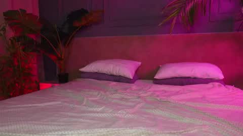 Snapshot of liv_fay chatting on 12/04/25, 02:04 Liv 3 online show from 12/04/25, 02:04