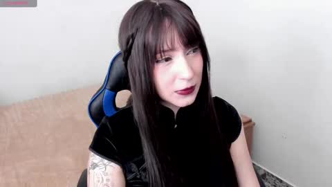 Snapshot of livemakio chatting on 10/21/25, 03:40 Liz online show from 10/21/25, 03:40