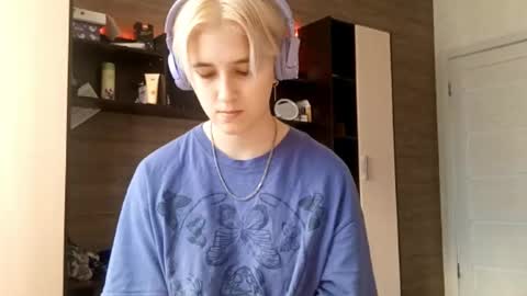 Nora online show from 09/12/25, 02:39