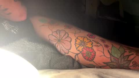 Snapshot of livinglife4me2 chatting on 12/16/25, 12:32 LivinLife online show from 12/16/25, 12:32