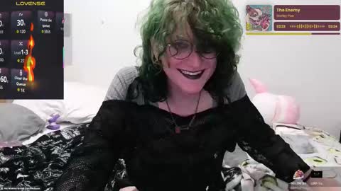 Snapshot of livolioyo chatting on 12/17/25, 01:06 Livolio online show from 12/17/25, 01:06