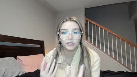 Snapshot of livvywinters chatting on 12/17/24, 04:56 Livvy online show from 12/17/24, 04:56