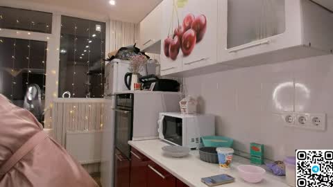 My name is Livy Nice to meet you  Thumbs up please its important online show from 05/02/26, 06:13
