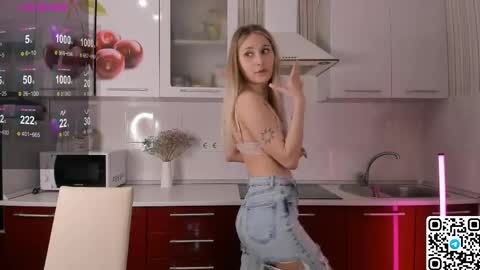 My name is Livy Nice to meet you  Thumbs up please its important online show from 05/04/26, 05:53