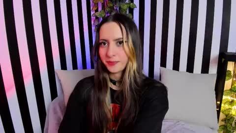 Snapshot of liz_goth chatting on 02/01/26, 01:59 Liz online show from 02/01/26, 01:59
