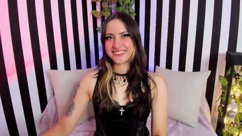 Snapshot of liz_goth chatting on 05/25/26, 02:45 Liz online show from 05/25/26, 02:45