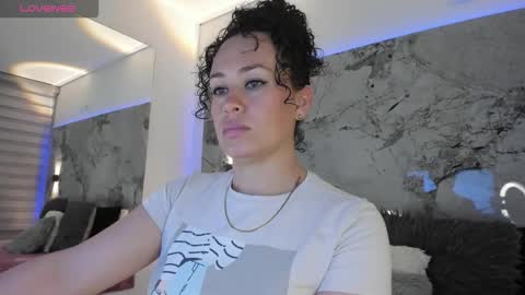 Liz  online show from 09/19/25, 10:27