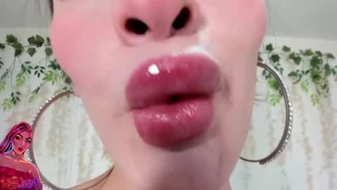 Snapshot of liz_lunaa chatting on 05/07/26, 09:20 Liz Luna online show from 05/07/26, 09:20