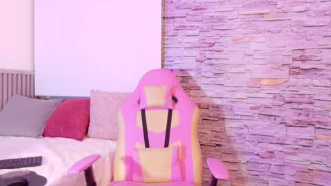 Snapshot of liz_monserrat chatting on 11/16/25, 12:33 liz_monserrat online show from 11/16/25, 12:33