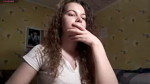 Snapshot of lizabethkimbal chatting on 06/13/26, 02:37 Molly online show from 06/13/26, 02:37