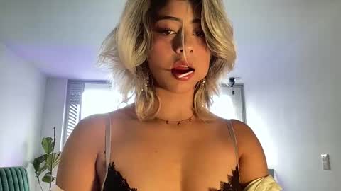 Lizeth online show from 10/27/25, 04:22