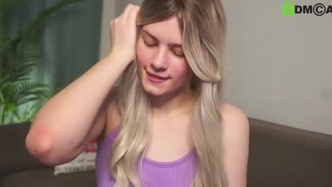 Snapshot of lizbethcoll chatting on 01/20/25, 10:48 Sunnheart online show from 01/20/25, 10:48