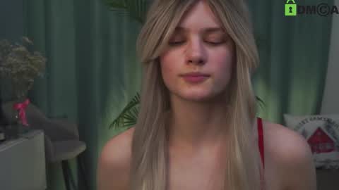 Snapshot of lizbethcoll chatting on 02/25/25, 11:33 Sunnheart online show from 02/25/25, 11:33