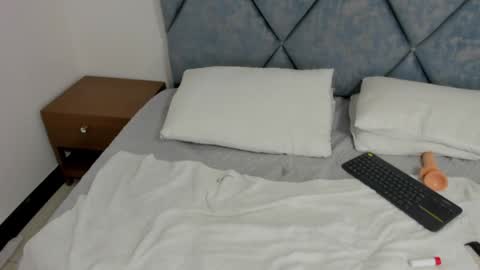 lizz_luna online show from 12/28/24, 01:38