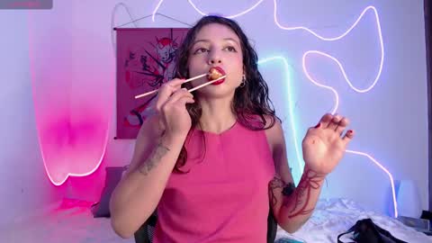 Snapshot of lizza_scott chatting on 12/18/24, 02:10 Lizza Scott online show from 12/18/24, 02:10