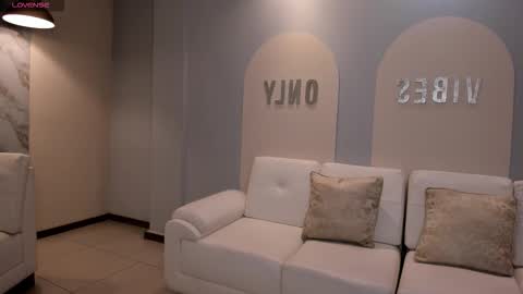 Lizzi  online show from 11/03/25, 09:05