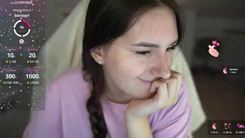 Snapshot of lizzi_fox chatting on 10/10/25, 04:44 Lizi-Fox online show from 10/10/25, 04:44