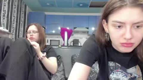 lizzi_muur online show from 03/03/25, 06:22