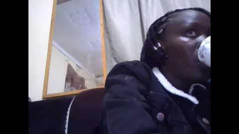 lizzie2020 online show from 05/31/26, 06:53