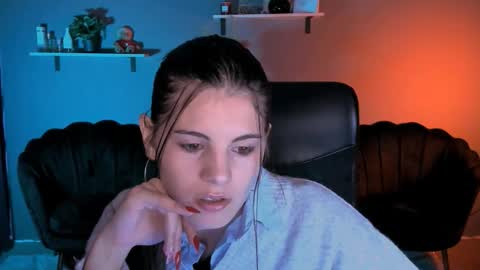 lizzie_boom online show from 10/19/25, 09:32