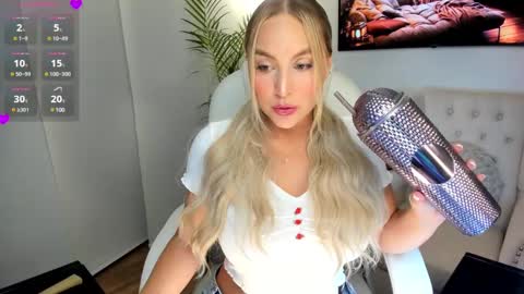 Snapshot of lizztayler_ chatting on 01/27/25, 01:26 lizztayler online show from 01/27/25, 01:26