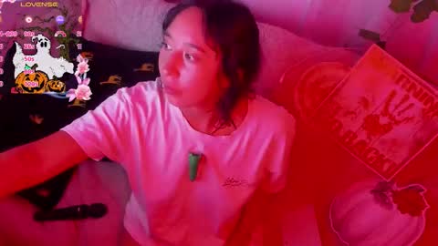 Snapshot of lizzy_kawuaii chatting on 10/12/25, 02:43 lizzy online show from 10/12/25, 02:43