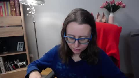 Snapshot of lizzy_sparkle chatting on 12/17/25, 06:30 Lizzy online show from 12/17/25, 06:30