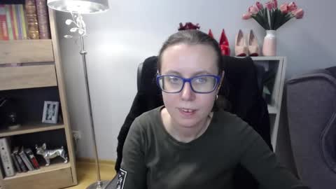 Snapshot of lizzy_sparkle chatting on 12/18/25, 05:35 Lizzy online show from 12/18/25, 05:35