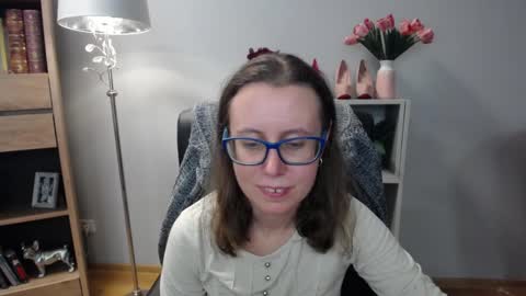 Snapshot of lizzy_sparkle chatting on 12/22/25, 05:26 Lizzy online show from 12/22/25, 05:26
