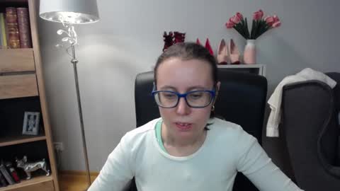 Snapshot of lizzy_sparkle chatting on 12/23/25, 05:38 Lizzy online show from 12/23/25, 05:38