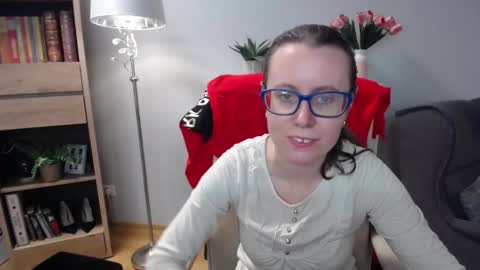 Snapshot of lizzy_sparkle chatting on 03/04/26, 05:35 Lizzy online show from 03/04/26, 05:35