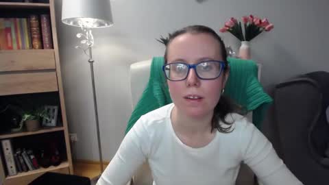 Snapshot of lizzy_sparkle chatting on 03/10/26, 05:45 Lizzy online show from 03/10/26, 05:45